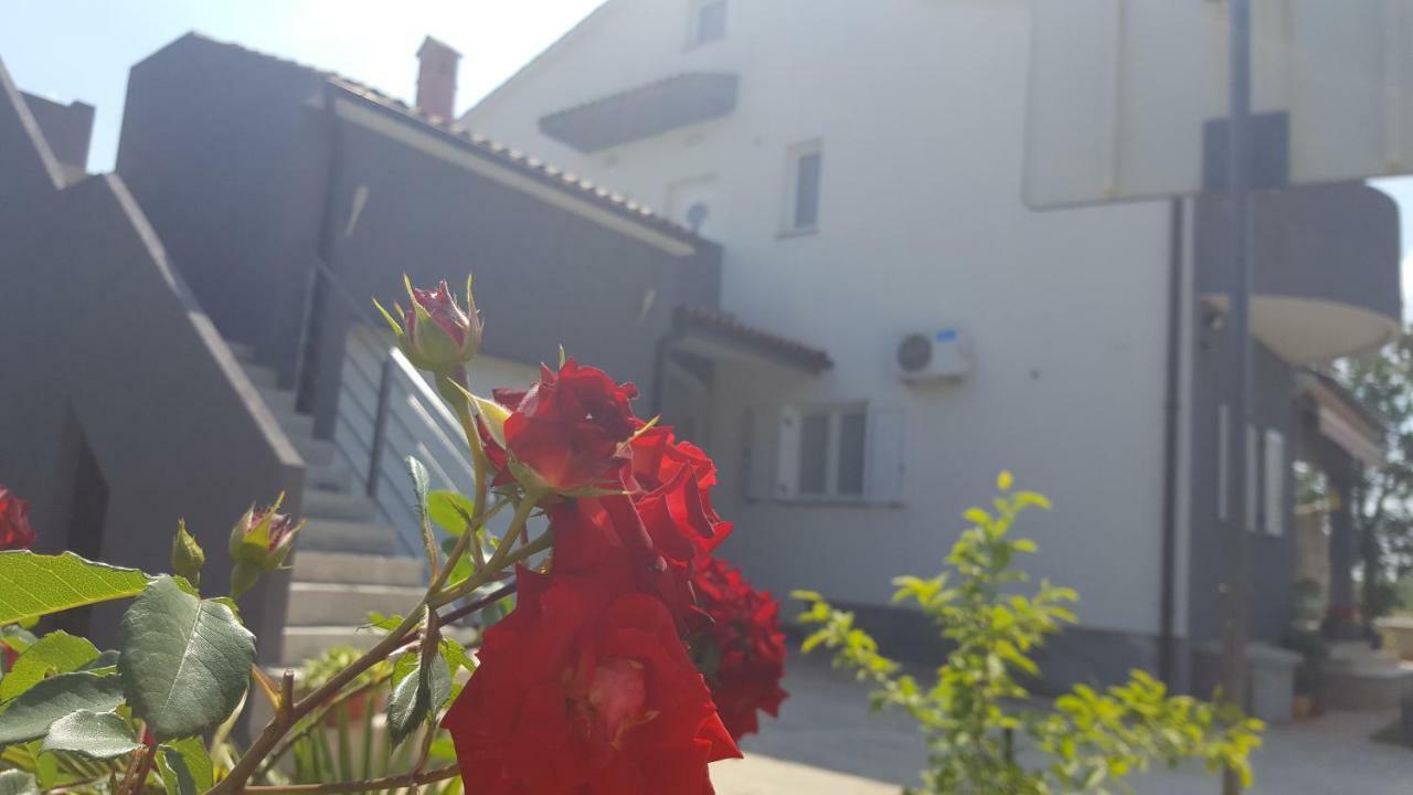 Luna Appartement Pula Buitenkant foto